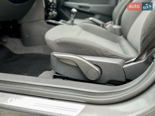 Сірий Опель Астра, об'ємом двигуна 1.6 л та пробігом 260 тис. км за 6250 $, фото 61 на Automoto.ua