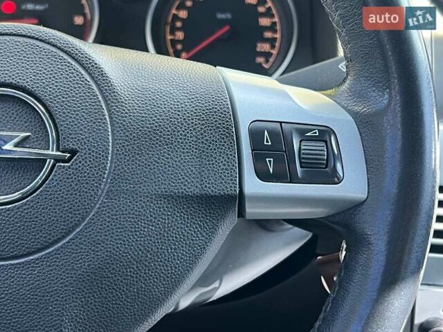 Опель Астра 2010 в Киеве на Automoto.ua Серый Опель Астра, объемом двигателя 1.69 л и пробегом 306 тыс. км за 5990 $, фото 20 на Automoto.ua
