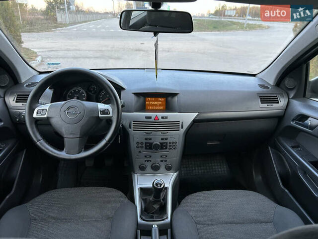 Опель Астра 2010 в Полтаве на Automoto.ua Серый Опель Астра, объемом двигателя 1.6 л и пробегом 143 тыс. км за 6500 $, фото 132 на Automoto.ua