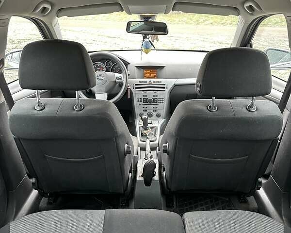 Серый Опель Астра, объемом двигателя 1.69 л и пробегом 336 тыс. км за 6600 $, фото 22 на Automoto.ua