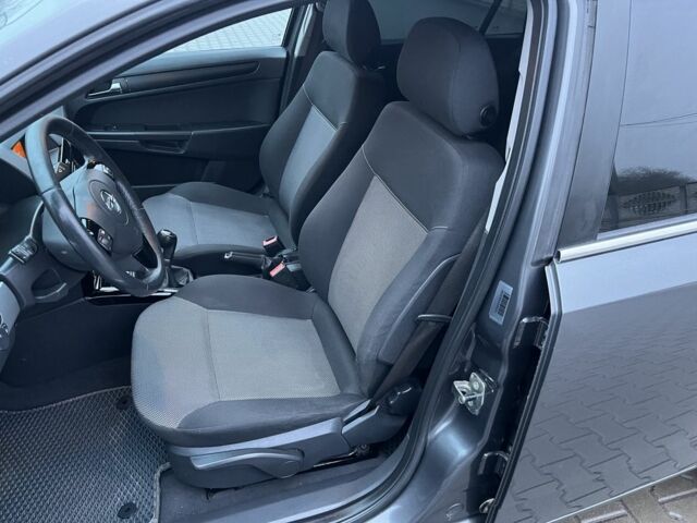 Серый Опель Астра, объемом двигателя 1.6 л и пробегом 242 тыс. км за 6199 $, фото 10 на Automoto.ua