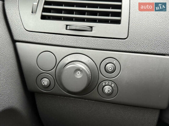 Опель Астра 2010 у Вінниці на Automoto.ua Сірий Опель Астра, об'ємом двигуна 0 л та пробігом 210 тис. км за 5600 $, фото 26 на Automoto.ua