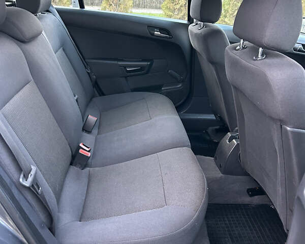 Опель Астра 2010 в Полтаве на Automoto.ua Серый Опель Астра, объемом двигателя 1.6 л и пробегом 143 тыс. км за 6500 $, фото 14 на Automoto.ua