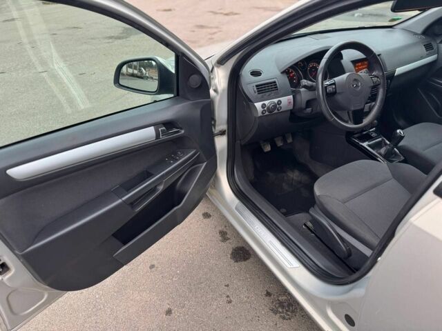 Серый Опель Астра, объемом двигателя 1.6 л и пробегом 170 тыс. км за 5300 $, фото 4 на Automoto.ua