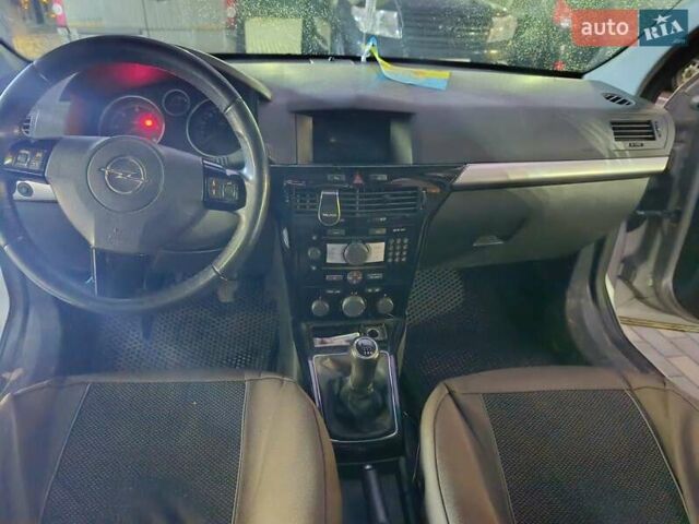 Серый Опель Астра, объемом двигателя 1.7 л и пробегом 238 тыс. км за 4999 $, фото 17 на Automoto.ua