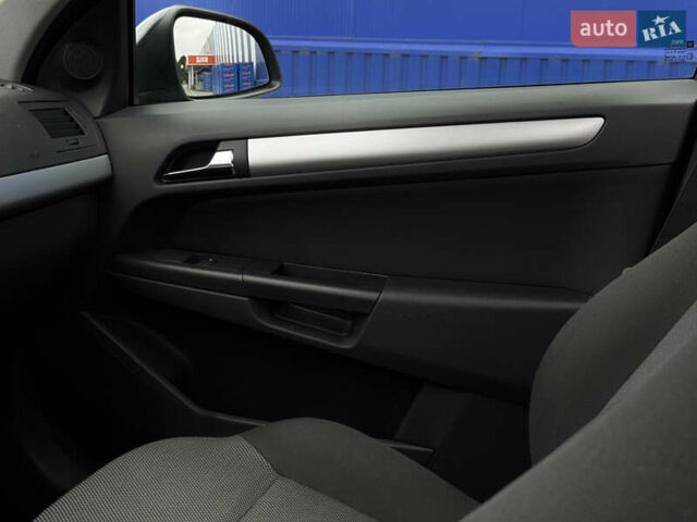 Опель Астра 2010 в Дубно на Automoto.ua Серый Опель Астра, объемом двигателя 1.6 л и пробегом 229 тыс. км за 5100 $, фото 11 на Automoto.ua