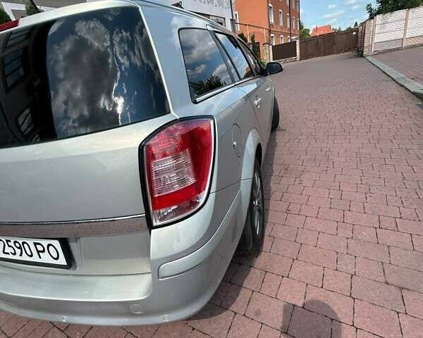 Серый Опель Астра, объемом двигателя 1.6 л и пробегом 227 тыс. км за 6200 $, фото 13 на Automoto.ua