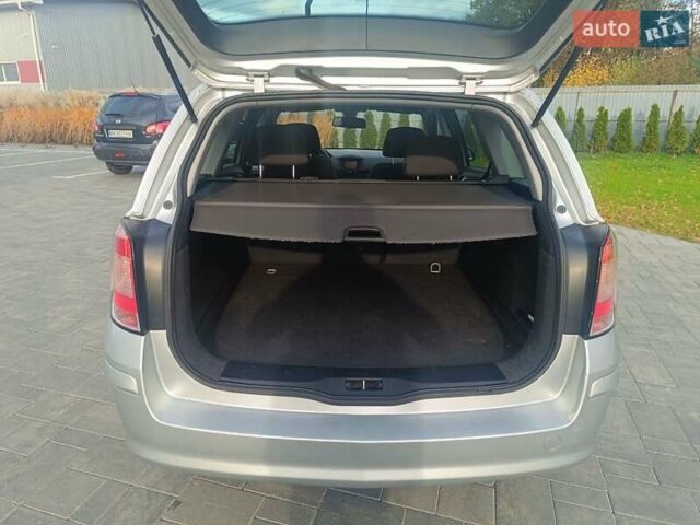 Опель Астра 2010 в Луцке на Automoto.ua Серый Опель Астра, объемом двигателя 1.6 л и пробегом 175 тыс. км за 5500 $, фото 7 на Automoto.ua