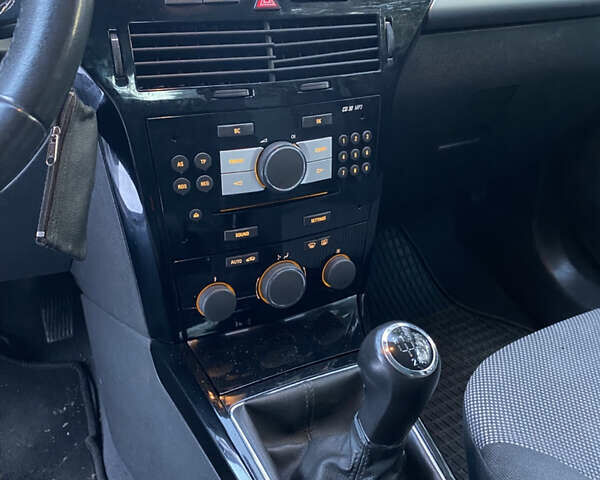 Серый Опель Астра, объемом двигателя 1.6 л и пробегом 163 тыс. км за 6450 $, фото 30 на Automoto.ua