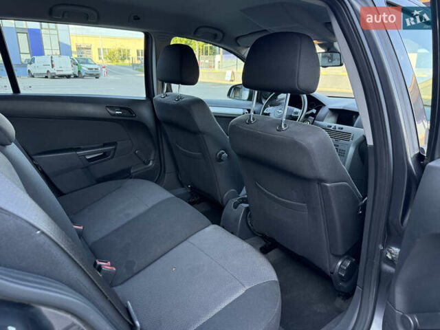 Опель Астра 2010 в Ровно на Automoto.ua Серый Опель Астра, объемом двигателя 1.6 л и пробегом 203 тыс. км за 5350 $, фото 33 на Automoto.ua