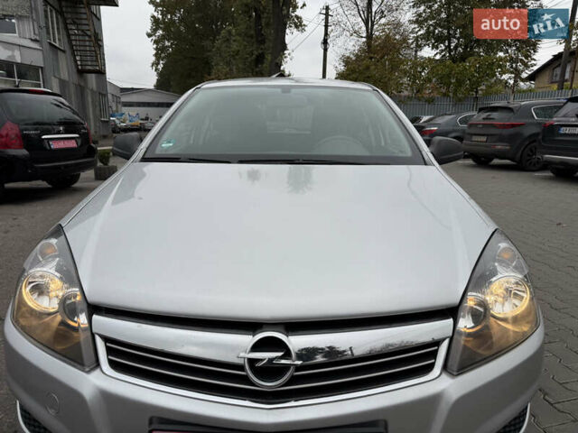 Серый Опель Астра, объемом двигателя 1.6 л и пробегом 210 тыс. км за 5499 $, фото 5 на Automoto.ua