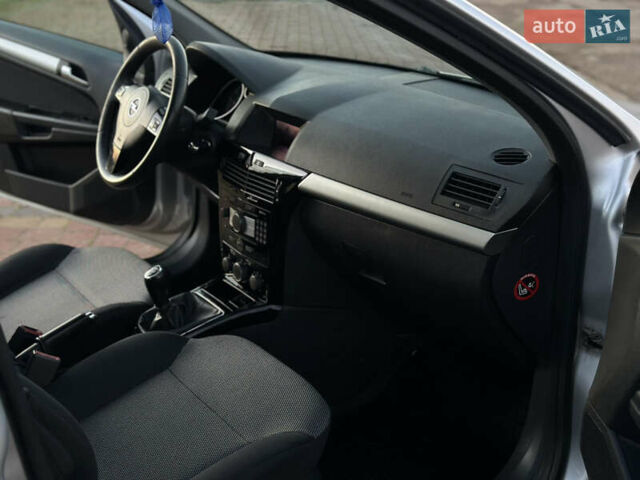 Серый Опель Астра, объемом двигателя 1.69 л и пробегом 245 тыс. км за 5800 $, фото 22 на Automoto.ua