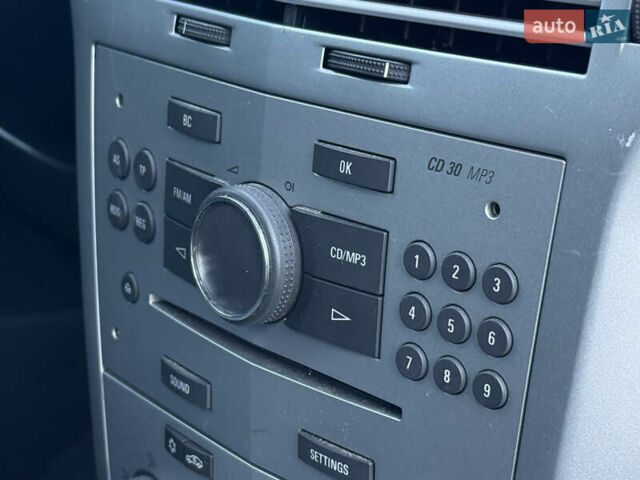 Опель Астра 2010 в Ровно на Automoto.ua Серый Опель Астра, объемом двигателя 1.6 л и пробегом 203 тыс. км за 5350 $, фото 38 на Automoto.ua