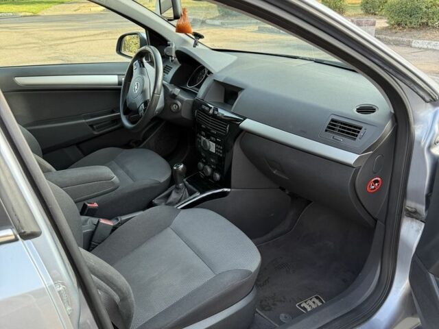 Серый Опель Астра, объемом двигателя 1.6 л и пробегом 212 тыс. км за 5999 $, фото 11 на Automoto.ua