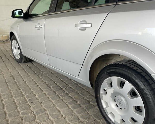 Опель Астра 2010 у Львові на Automoto.ua Сірий Опель Астра, об'ємом двигуна 1.7 л та пробігом 239 тис. км за 5900 $, фото 12 на Automoto.ua