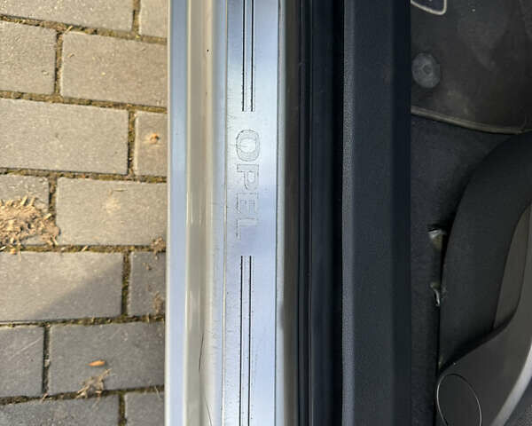 Серый Опель Астра, объемом двигателя 1.7 л и пробегом 255 тыс. км за 5800 $, фото 37 на Automoto.ua