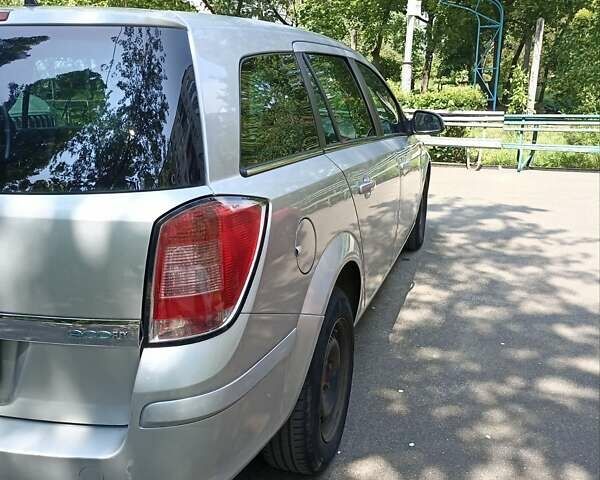 Опель Астра 2010 у Києві на Automoto.ua Сірий Опель Астра, об'ємом двигуна 1.7 л та пробігом 255 тис. км за 5500 $, фото 5 на Automoto.ua