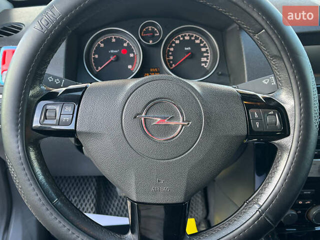 Серый Опель Астра, объемом двигателя 1.69 л и пробегом 260 тыс. км за 5300 $, фото 11 на Automoto.ua