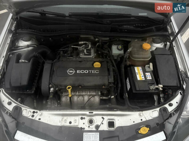 Серый Опель Астра, объемом двигателя 1.6 л и пробегом 231 тыс. км за 5699 $, фото 36 на Automoto.ua