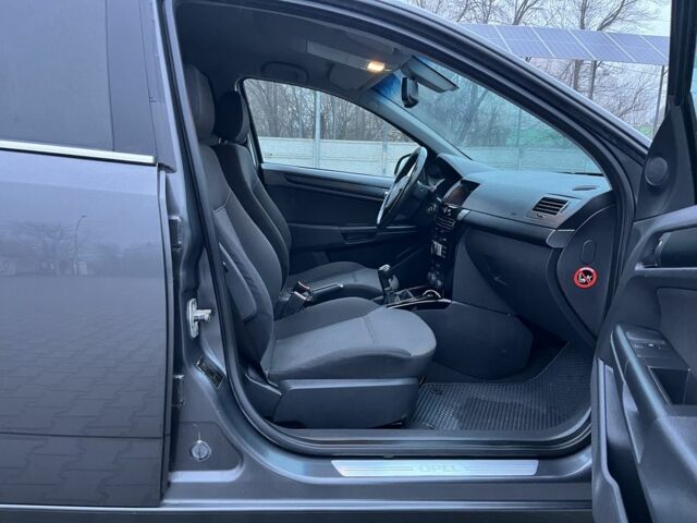 Серый Опель Астра, объемом двигателя 1.6 л и пробегом 242 тыс. км за 6199 $, фото 14 на Automoto.ua