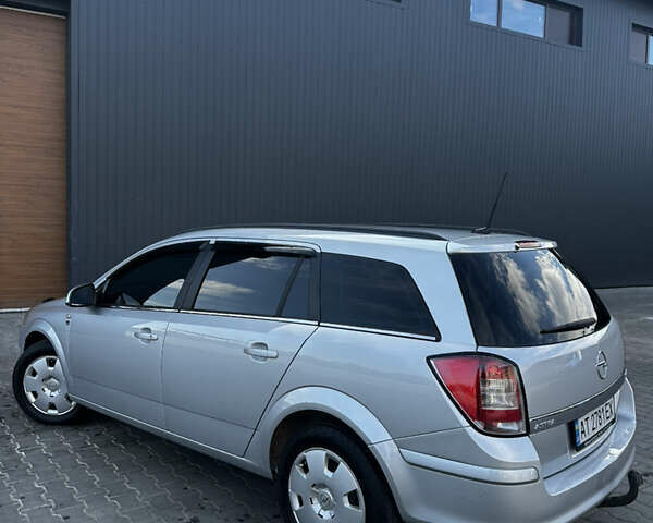 Опель Астра 2010 в Калуше на Automoto.ua Серый Опель Астра, объемом двигателя 1.7 л и пробегом 264 тыс. км за 5450 $, фото 6 на Automoto.ua