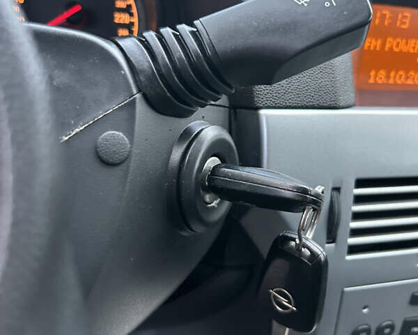 Опель Астра 2010 в Полтаве на Automoto.ua Серый Опель Астра, объемом двигателя 1.6 л и пробегом 143 тыс. км за 6500 $, фото 25 на Automoto.ua