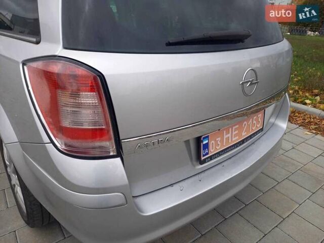 Опель Астра 2010 в Черкассах на Automoto.ua Серый Опель Астра, объемом двигателя 1.7 л и пробегом 249 тыс. км за 6650 $, фото 7 на Automoto.ua