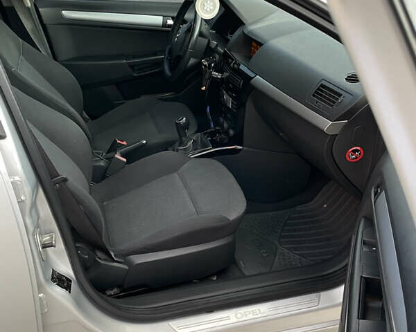 Сірий Опель Астра, об'ємом двигуна 1.7 л та пробігом 256 тис. км за 4800 $, фото 13 на Automoto.ua