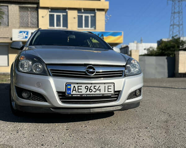 Серый Опель Астра, объемом двигателя 1.7 л и пробегом 235 тыс. км за 5850 $, фото 8 на Automoto.ua