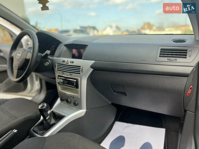 Серый Опель Астра, объемом двигателя 1.6 л и пробегом 231 тыс. км за 4950 $, фото 14 на Automoto.ua