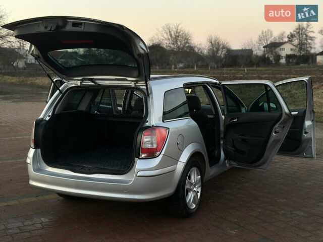 Серый Опель Астра, объемом двигателя 1.69 л и пробегом 245 тыс. км за 5800 $, фото 10 на Automoto.ua