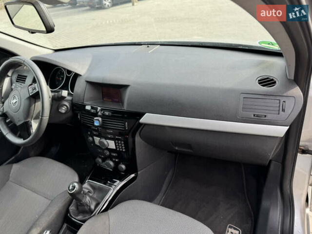 Сірий Опель Астра, об'ємом двигуна 1.7 л та пробігом 253 тис. км за 5900 $, фото 22 на Automoto.ua