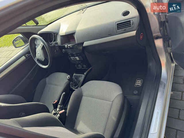 Серый Опель Астра, объемом двигателя 1.7 л и пробегом 255 тыс. км за 5800 $, фото 32 на Automoto.ua