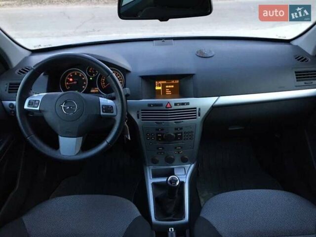 Опель Астра 2010 в Ровно на Automoto.ua Серый Опель Астра, объемом двигателя 1.6 л и пробегом 245 тыс. км за 6300 $, фото 5 на Automoto.ua