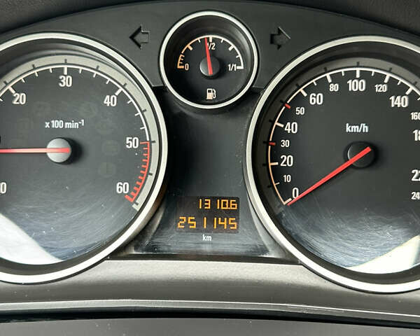 Серый Опель Астра, объемом двигателя 1.7 л и пробегом 251 тыс. км за 7100 $, фото 1 на Automoto.ua