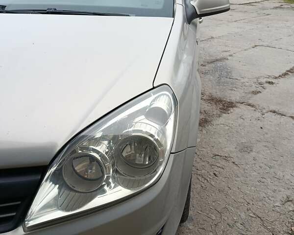 Сірий Опель Астра, об'ємом двигуна 1.7 л та пробігом 300 тис. км за 4349 $, фото 4 на Automoto.ua