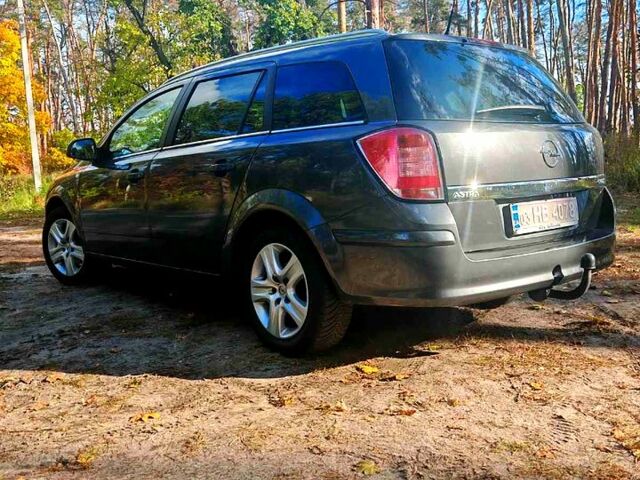 Опель Астра 2010 у Харкові на Automoto.ua Сірий Опель Астра, об'ємом двигуна 1.4 л та пробігом 184 тис. км за 6600 $, фото 1 на Automoto.ua