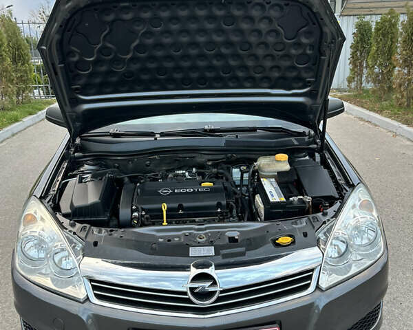 Опель Астра 2010 в Полтаве на Automoto.ua Серый Опель Астра, объемом двигателя 1.6 л и пробегом 143 тыс. км за 6500 $, фото 63 на Automoto.ua