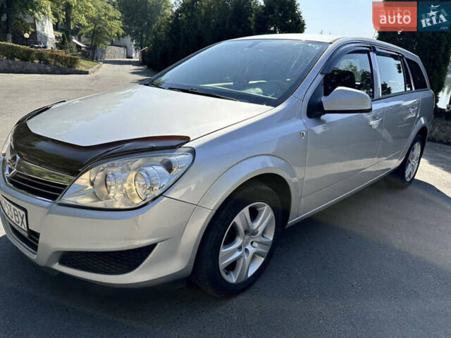 Серый Опель Астра, объемом двигателя 1.69 л и пробегом 217 тыс. км за 5850 $, фото 1 на Automoto.ua