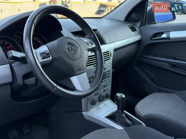 Опель Астра 2010 в Ровно на Automoto.ua Серый Опель Астра, объемом двигателя 1.6 л и пробегом 203 тыс. км за 5350 $, фото 23 на Automoto.ua
