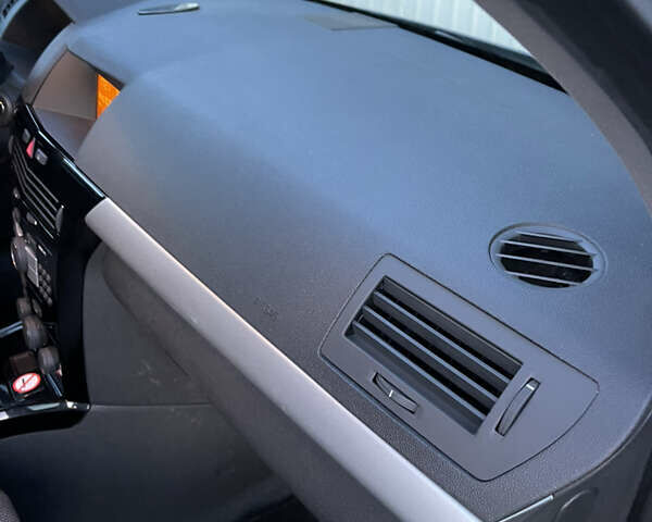 Опель Астра 2010 в Луцке на Automoto.ua Серый Опель Астра, объемом двигателя 0 л и пробегом 257 тыс. км за 6280 $, фото 29 на Automoto.ua