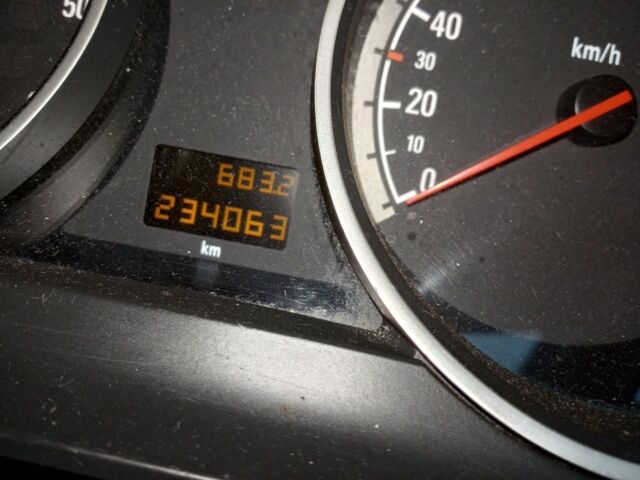 Серый Опель Астра, объемом двигателя 1.7 л и пробегом 234 тыс. км за 7544 $, фото 6 на Automoto.ua