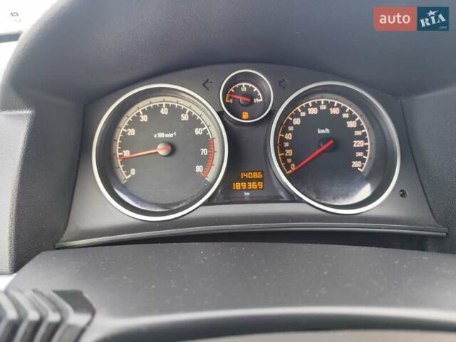 Серый Опель Астра, объемом двигателя 1.6 л и пробегом 189 тыс. км за 5600 $, фото 2 на Automoto.ua
