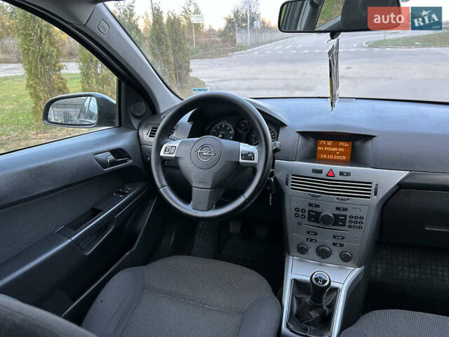 Опель Астра 2010 в Полтаве на Automoto.ua Серый Опель Астра, объемом двигателя 1.6 л и пробегом 143 тыс. км за 6500 $, фото 15 на Automoto.ua