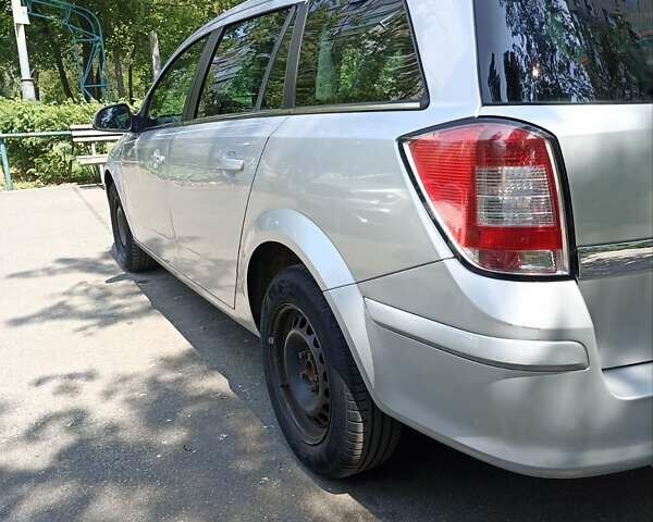 Опель Астра 2010 у Києві на Automoto.ua Сірий Опель Астра, об'ємом двигуна 1.7 л та пробігом 255 тис. км за 5500 $, фото 4 на Automoto.ua