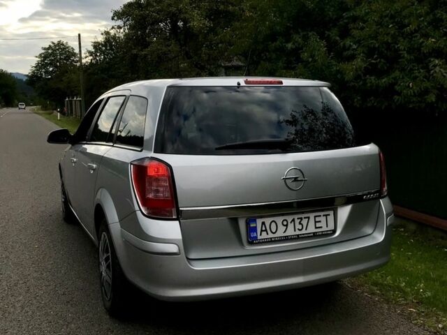 Опель Астра 2010 в Межгорье на Automoto.ua Серый Опель Астра, объемом двигателя 1.7 л и пробегом 260 тыс. км за 5500 $, фото 3 на Automoto.ua