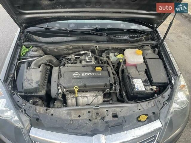 Серый Опель Астра, объемом двигателя 1.6 л и пробегом 263 тыс. км за 5700 $, фото 13 на Automoto.ua