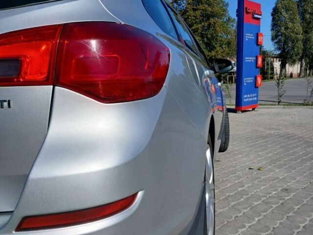 Серый Опель Астра, объемом двигателя 1.7 л и пробегом 282 тыс. км за 7200 $, фото 4 на Automoto.ua