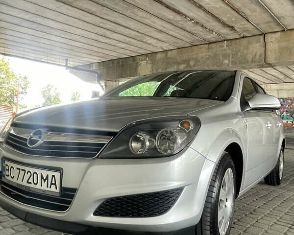 Опель Астра 2010 у Львові на Automoto.ua Сірий Опель Астра, об'ємом двигуна 1.7 л та пробігом 239 тис. км за 5900 $, фото 9 на Automoto.ua