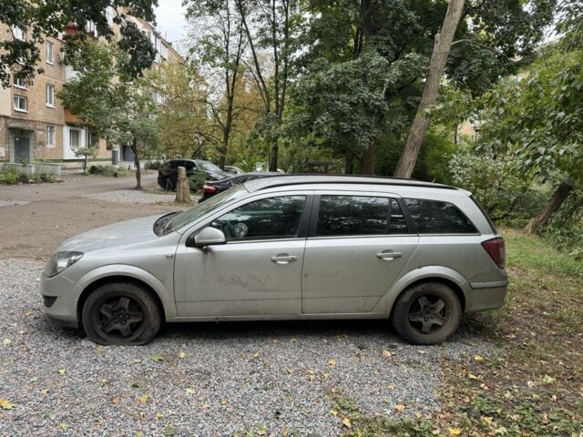 Опель Астра 2010 в Киеве на Automoto.ua Серый Опель Астра, объемом двигателя 1.7 л и пробегом 375 тыс. км за 2500 $, фото 2 на Automoto.ua